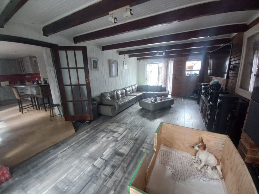 3 Bedroom Property for Sale in Woodlands Western Cape